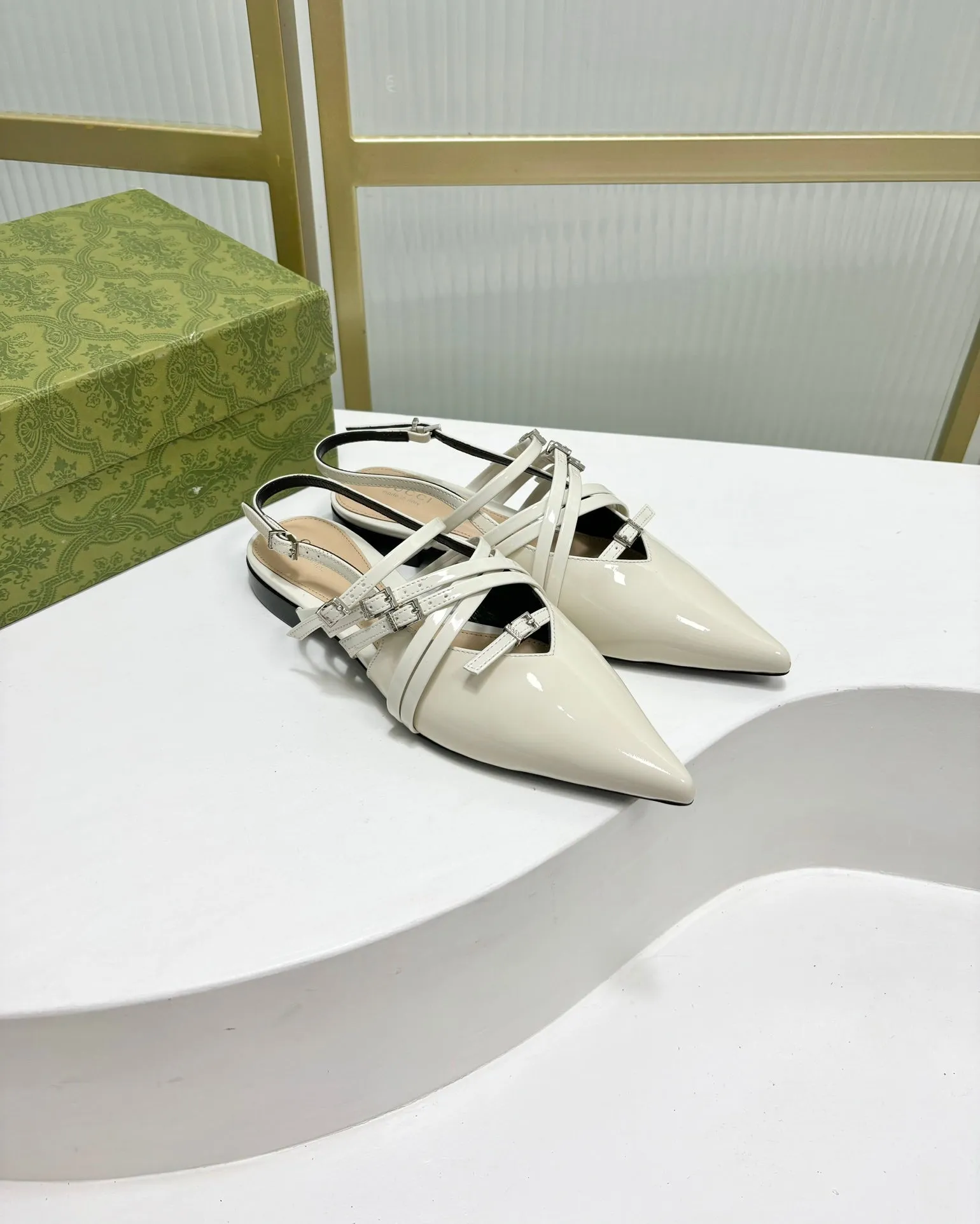 GLOSSY Competitive pricing WHITE STRAPPY CALFSKIN Gucci FLAT SLINGBACK High-performance IN
