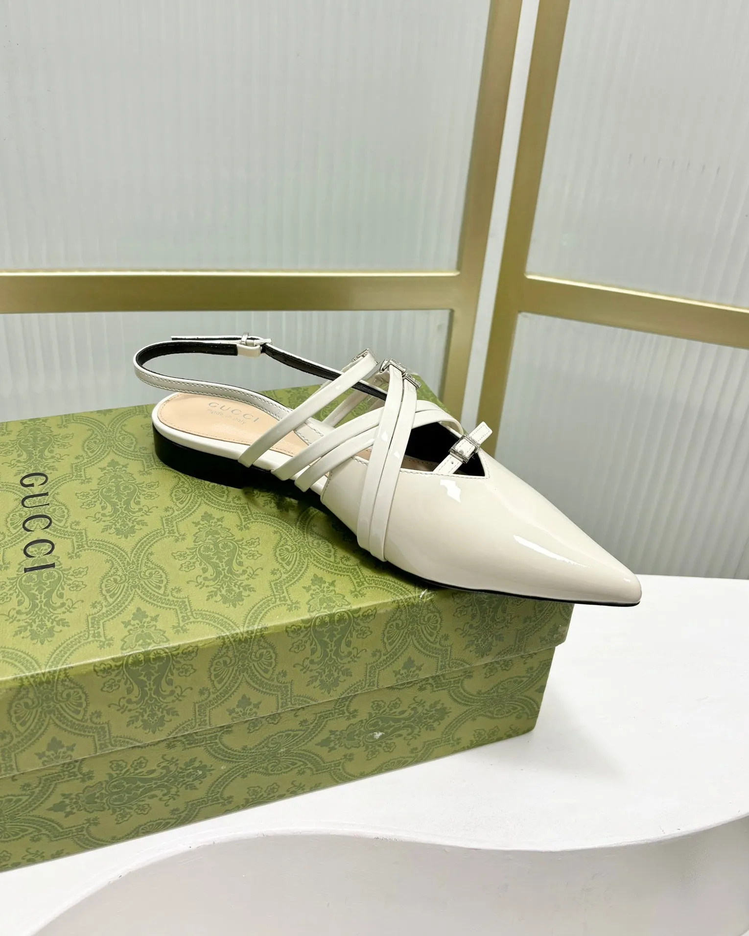 GLOSSY Competitive pricing WHITE STRAPPY CALFSKIN Gucci FLAT SLINGBACK High-performance IN