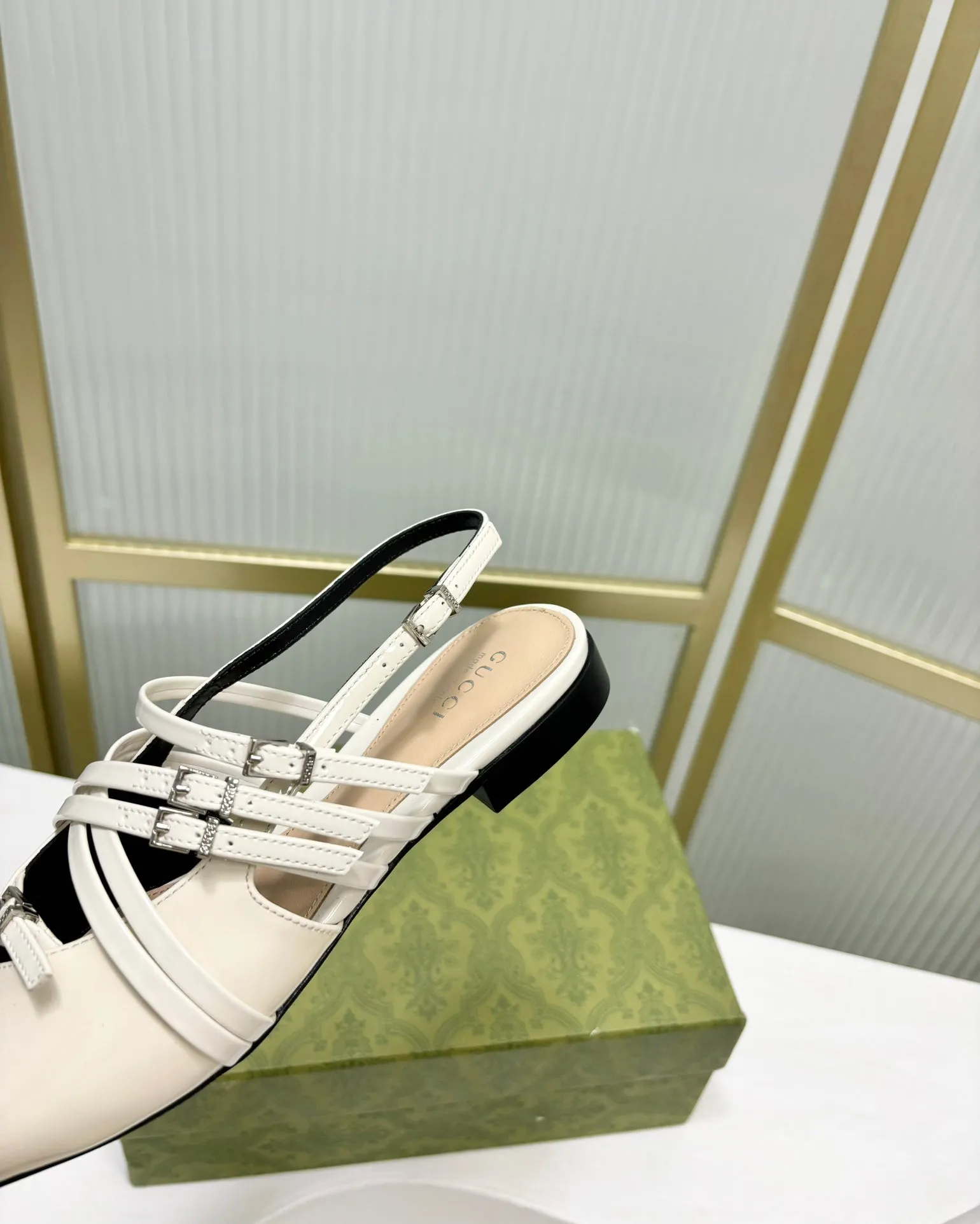 GLOSSY Competitive pricing WHITE STRAPPY CALFSKIN Gucci FLAT SLINGBACK High-performance IN