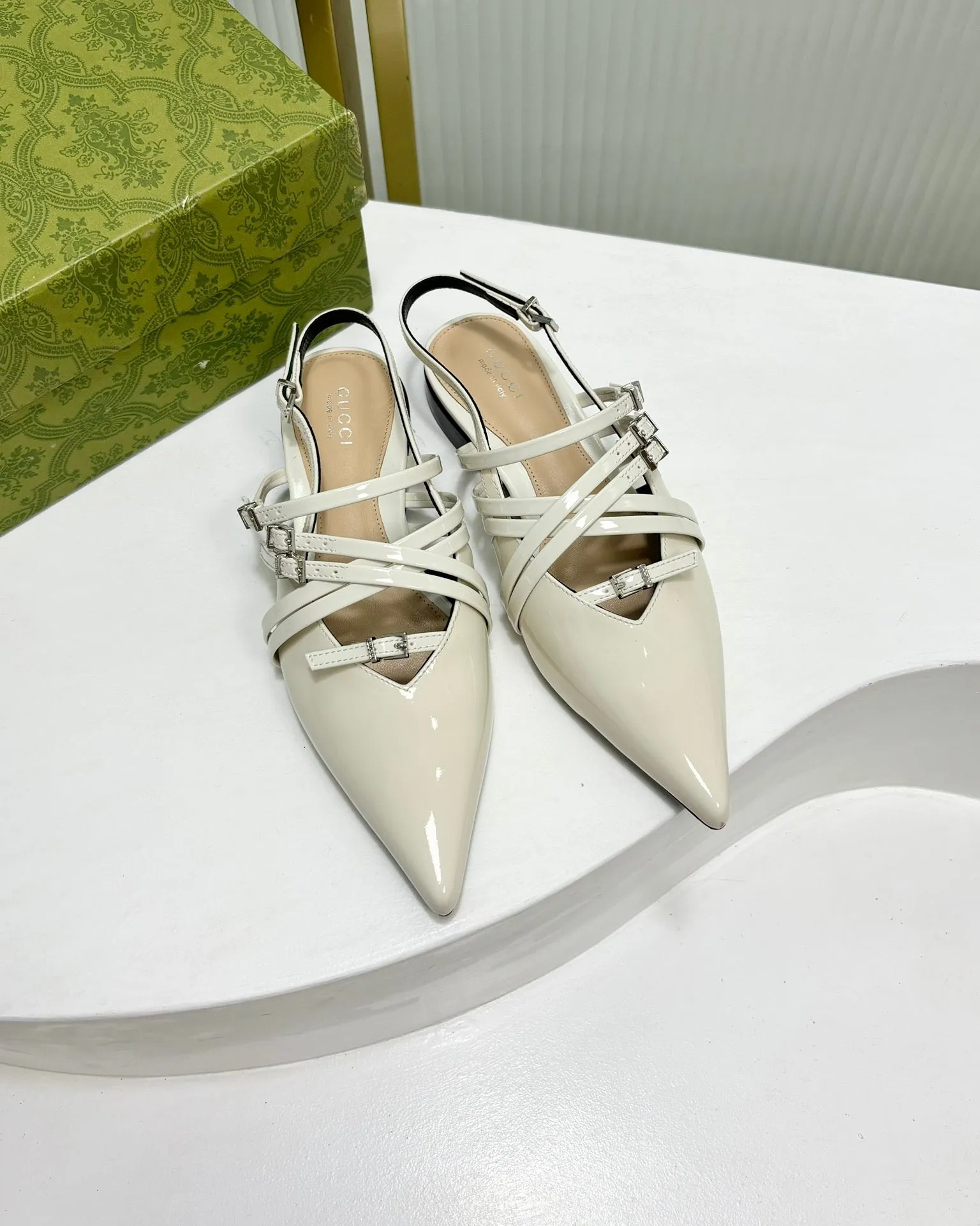 GLOSSY Competitive pricing WHITE STRAPPY CALFSKIN Gucci FLAT SLINGBACK High-performance IN