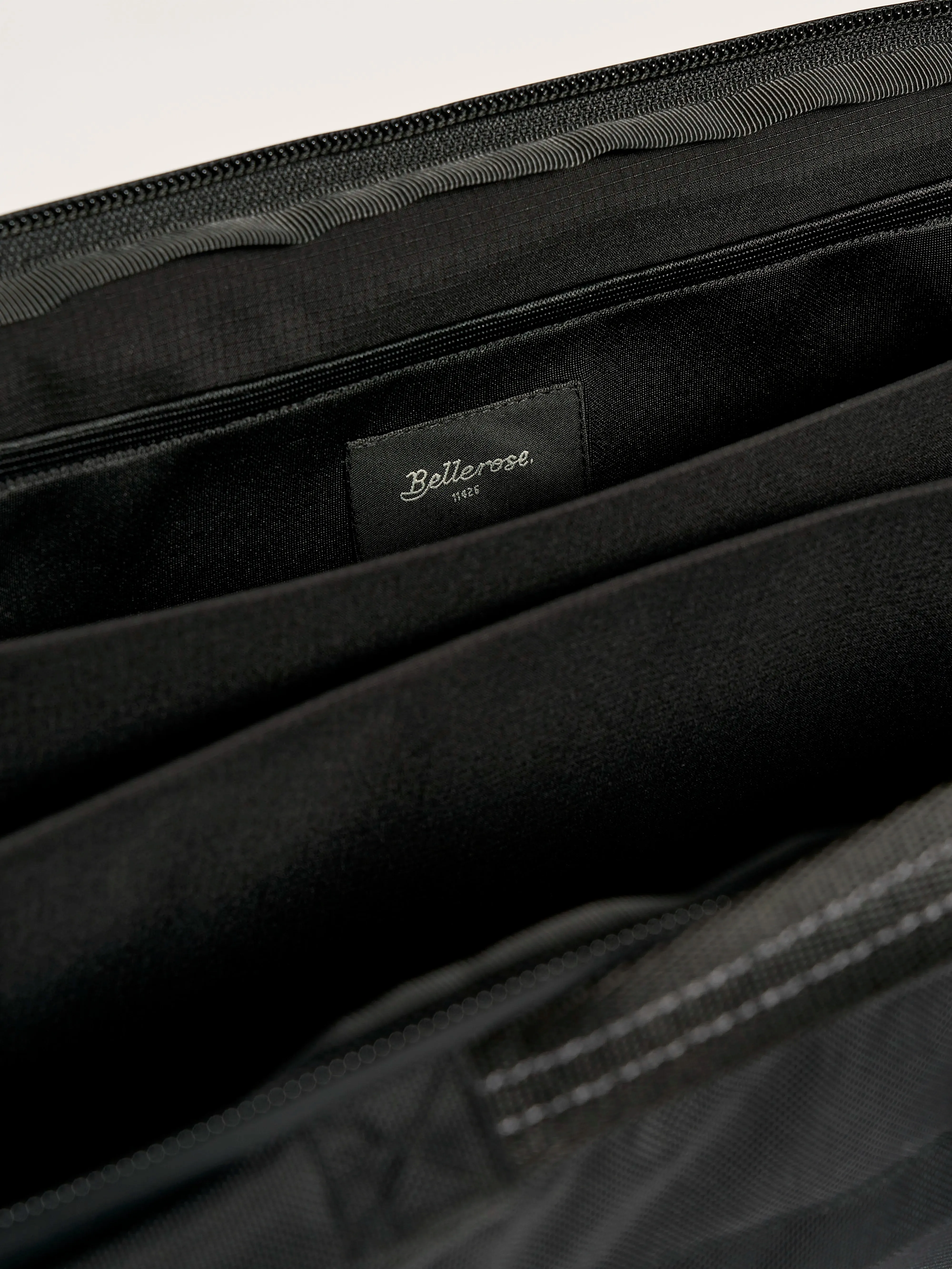 Hencom Bags (251 / M / BLACK BEAUTY)