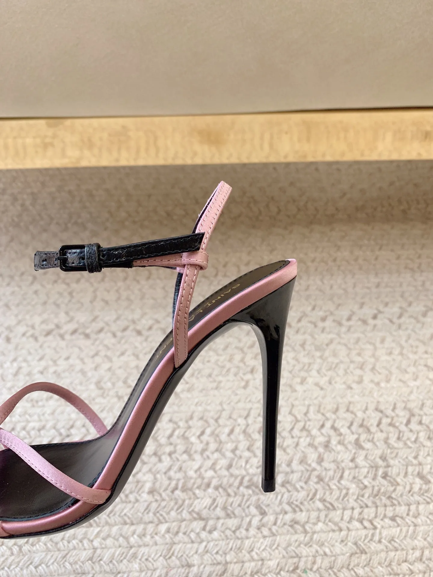IN Saint PINK Multi-purpose Laurent Eye-catching STRAPPY HEEL HIGH SANDALS SILK