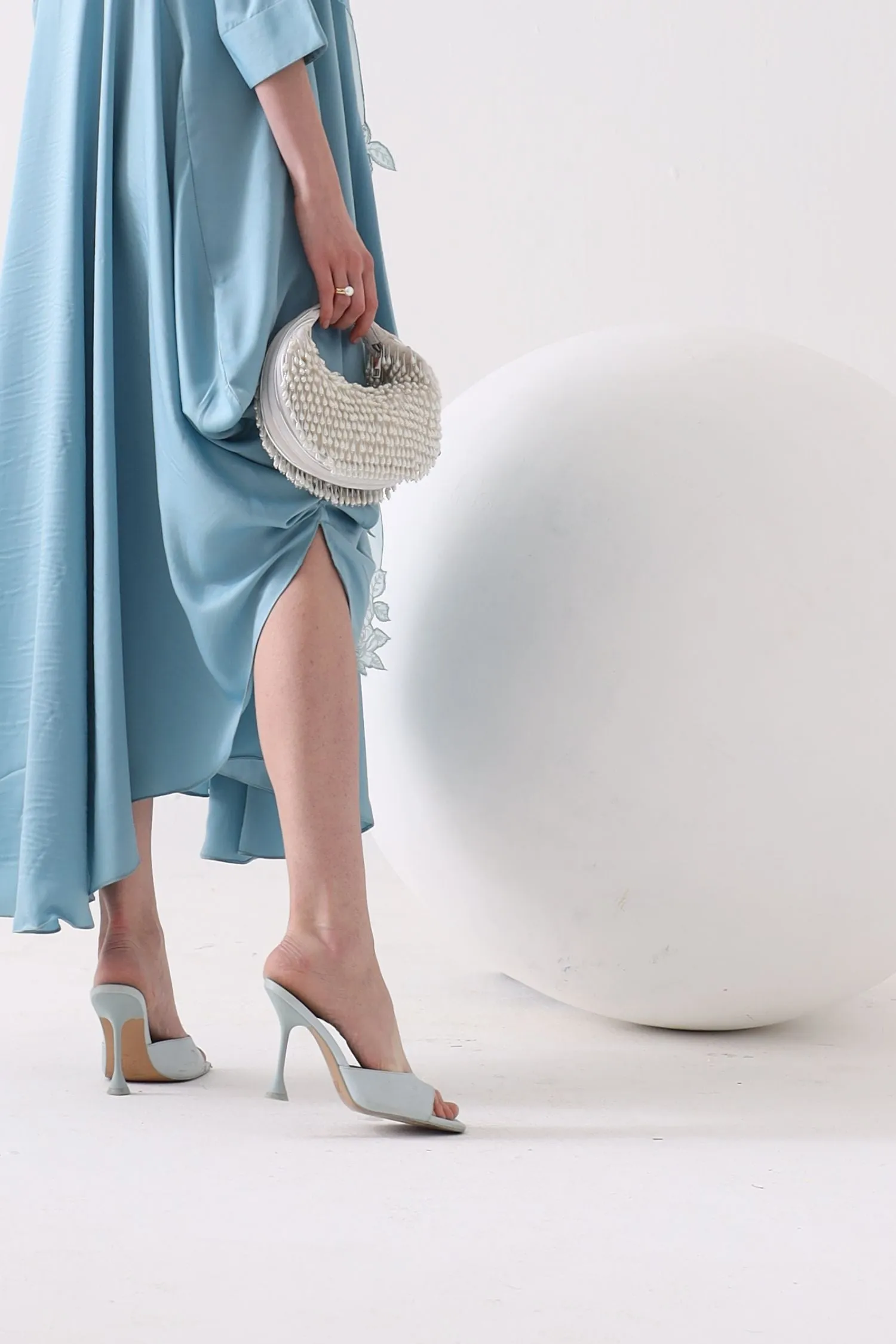 Ivory Embellished Venti Pearl Tasselled Hobo Bag
