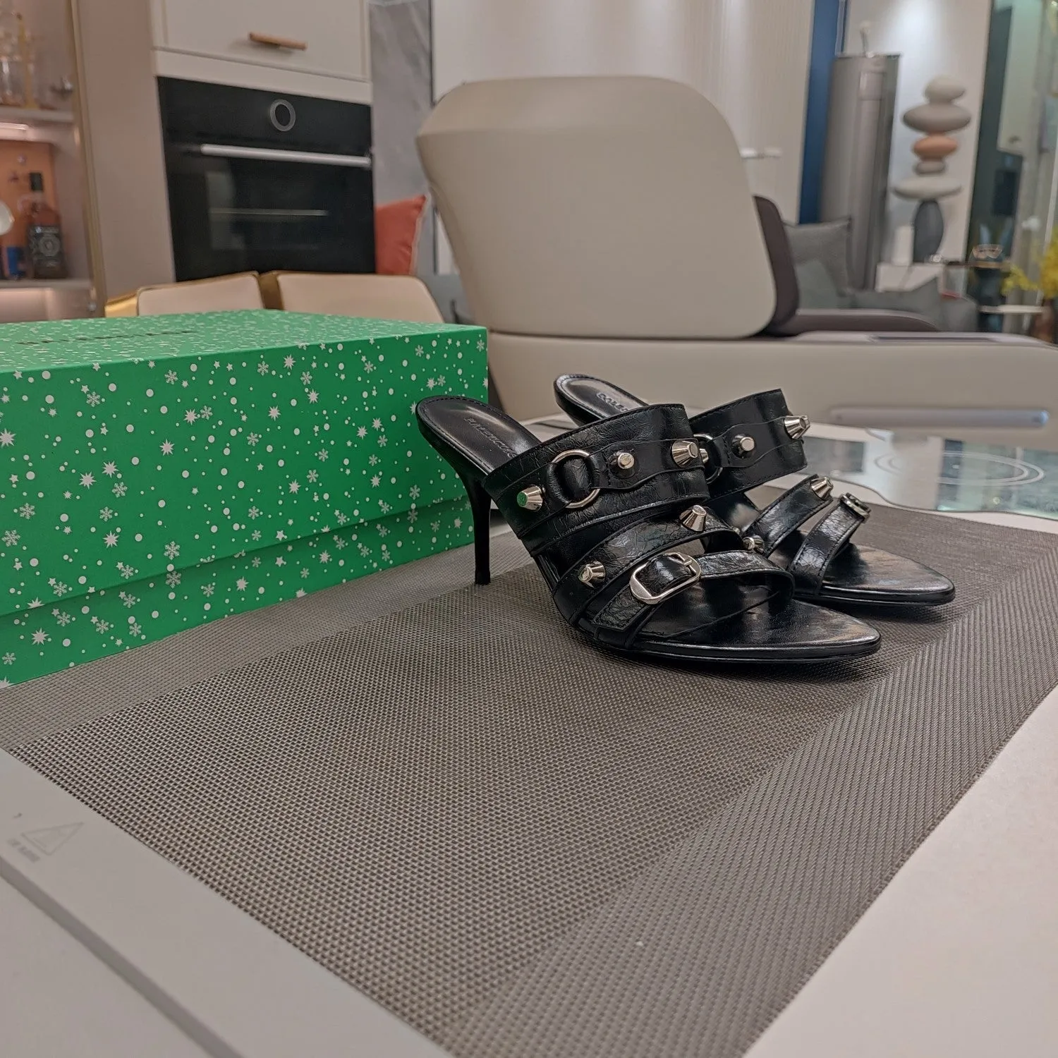 Large assortment SHEEPSKIN IN Balanciaga BLACK User-friendly SANDALS HIGH-HEELED STRAPPY WAX-OIL STUDDED