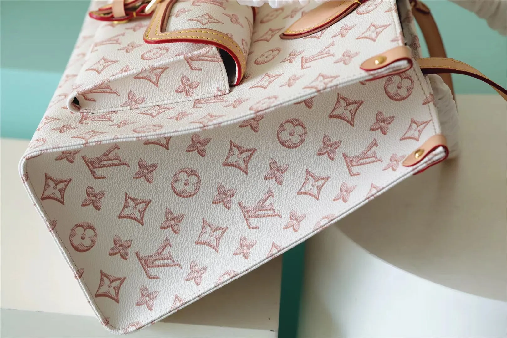 Louis Vuitton OnTheGo MM Bag