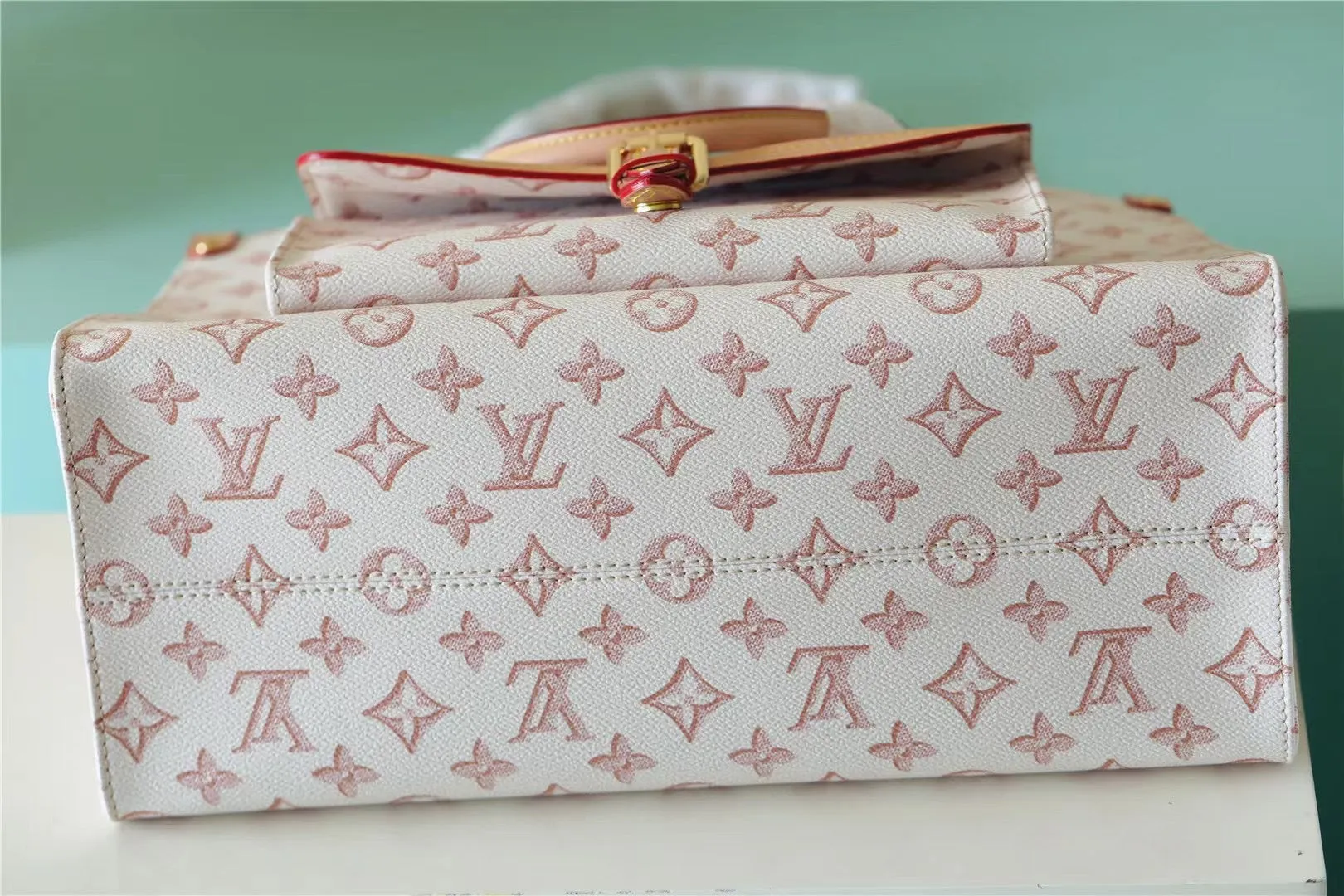 Louis Vuitton OnTheGo MM Bag