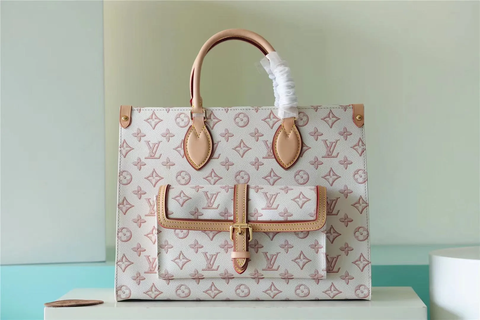 Louis Vuitton OnTheGo MM Bag