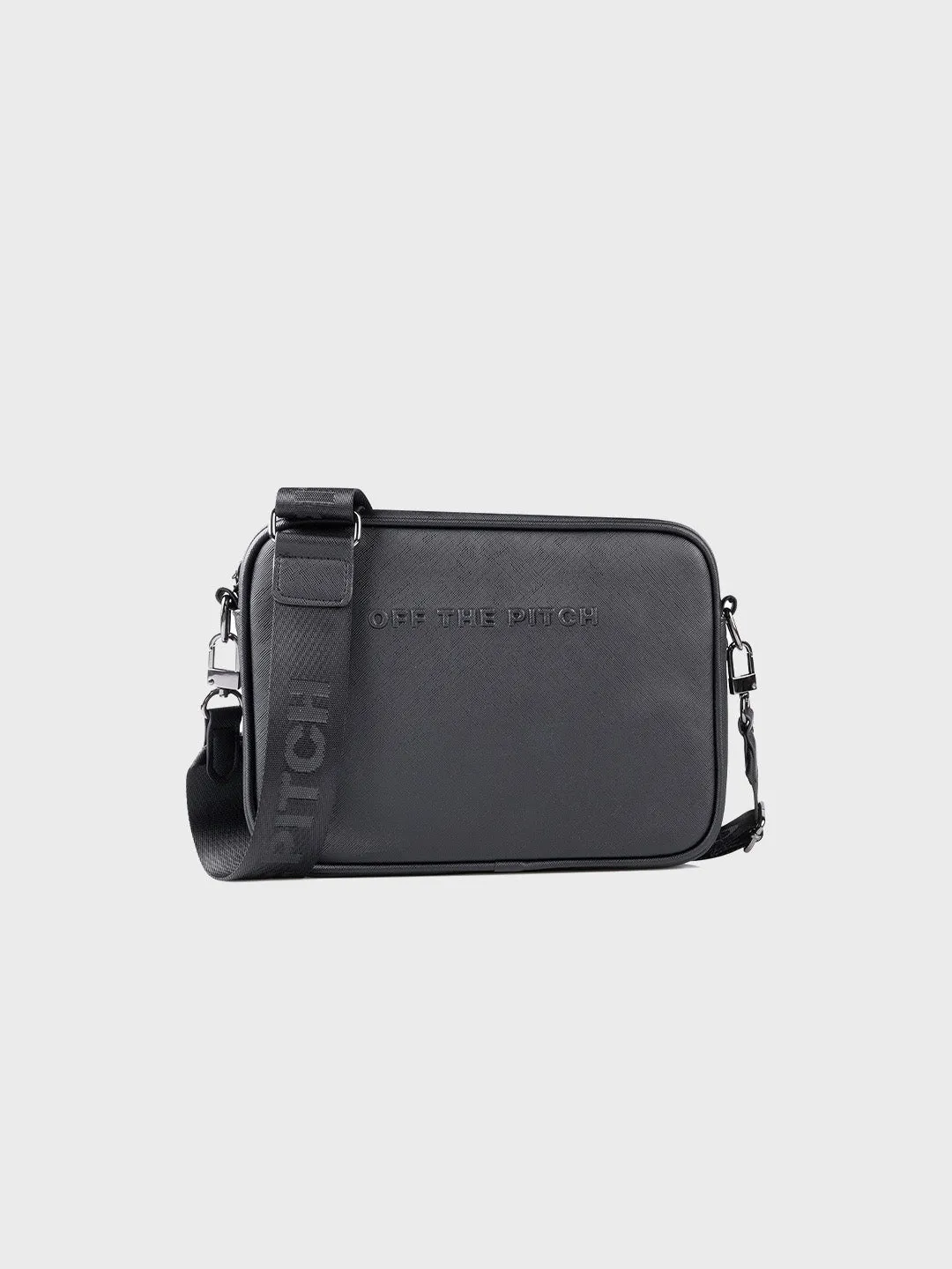 Off The Pitch Take-Off Messenger Bag | Black