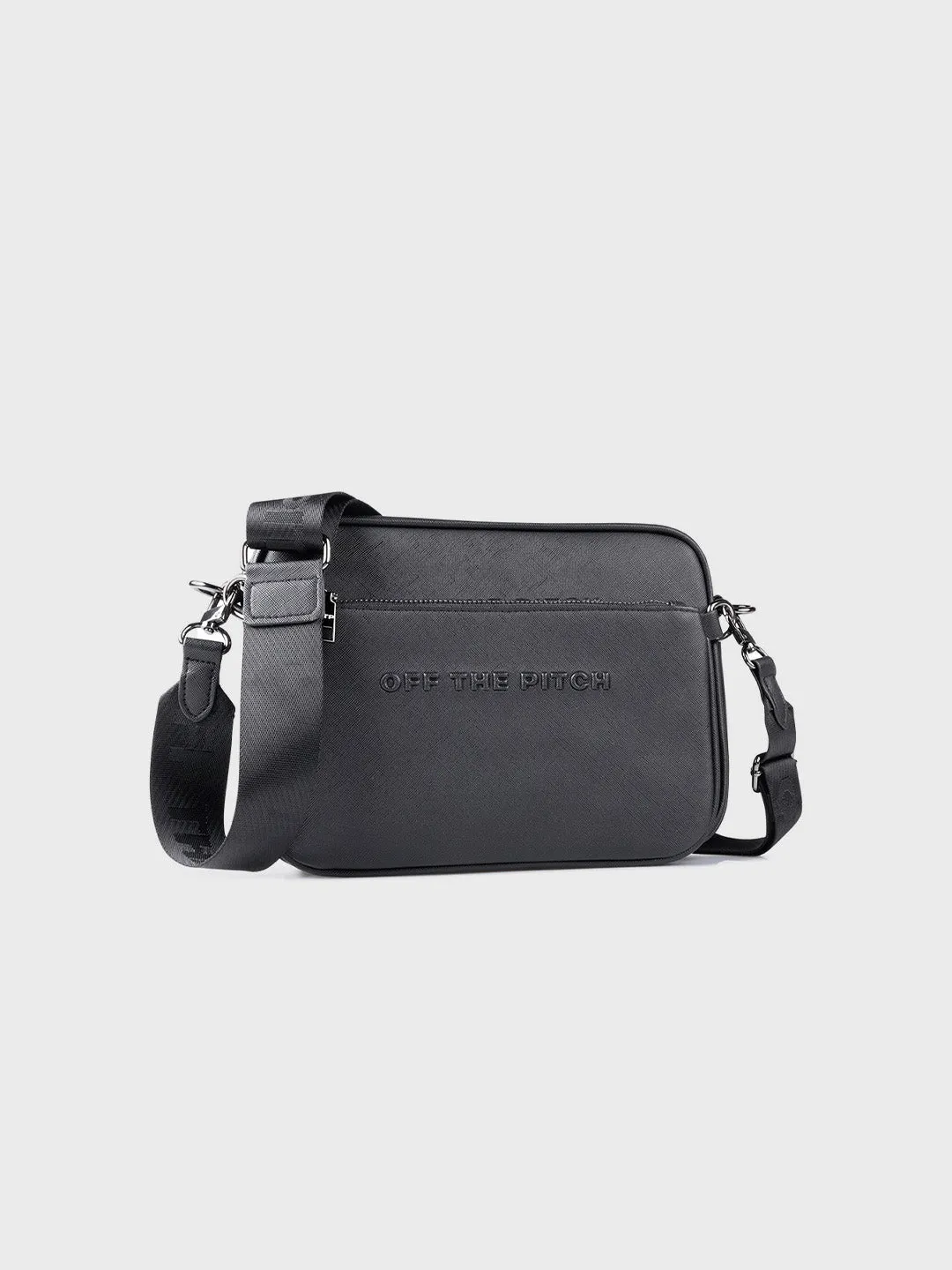 Off The Pitch Take-Off Messenger Bag | Black