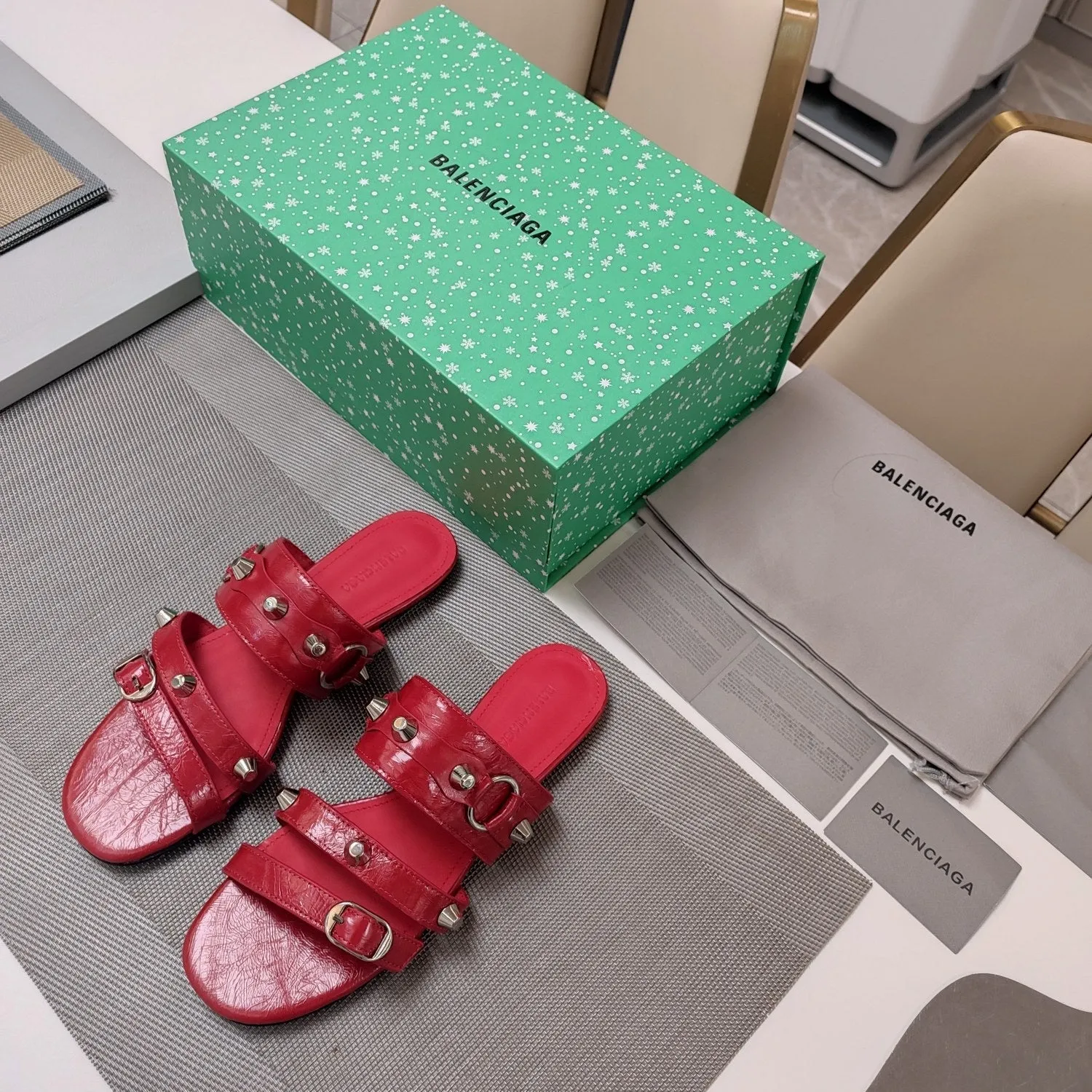 SANDALS WAX-OIL RED Supportive policies SHEEPSKIN STRAPPY STUDDED IN FLAT Best-in-class Balanciaga