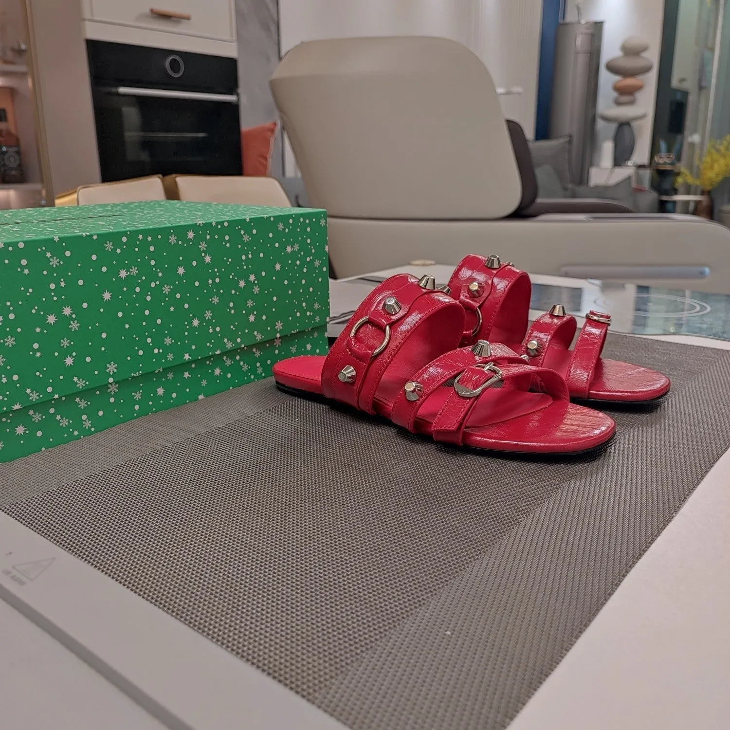 SANDALS WAX-OIL RED Supportive policies SHEEPSKIN STRAPPY STUDDED IN FLAT Best-in-class Balanciaga