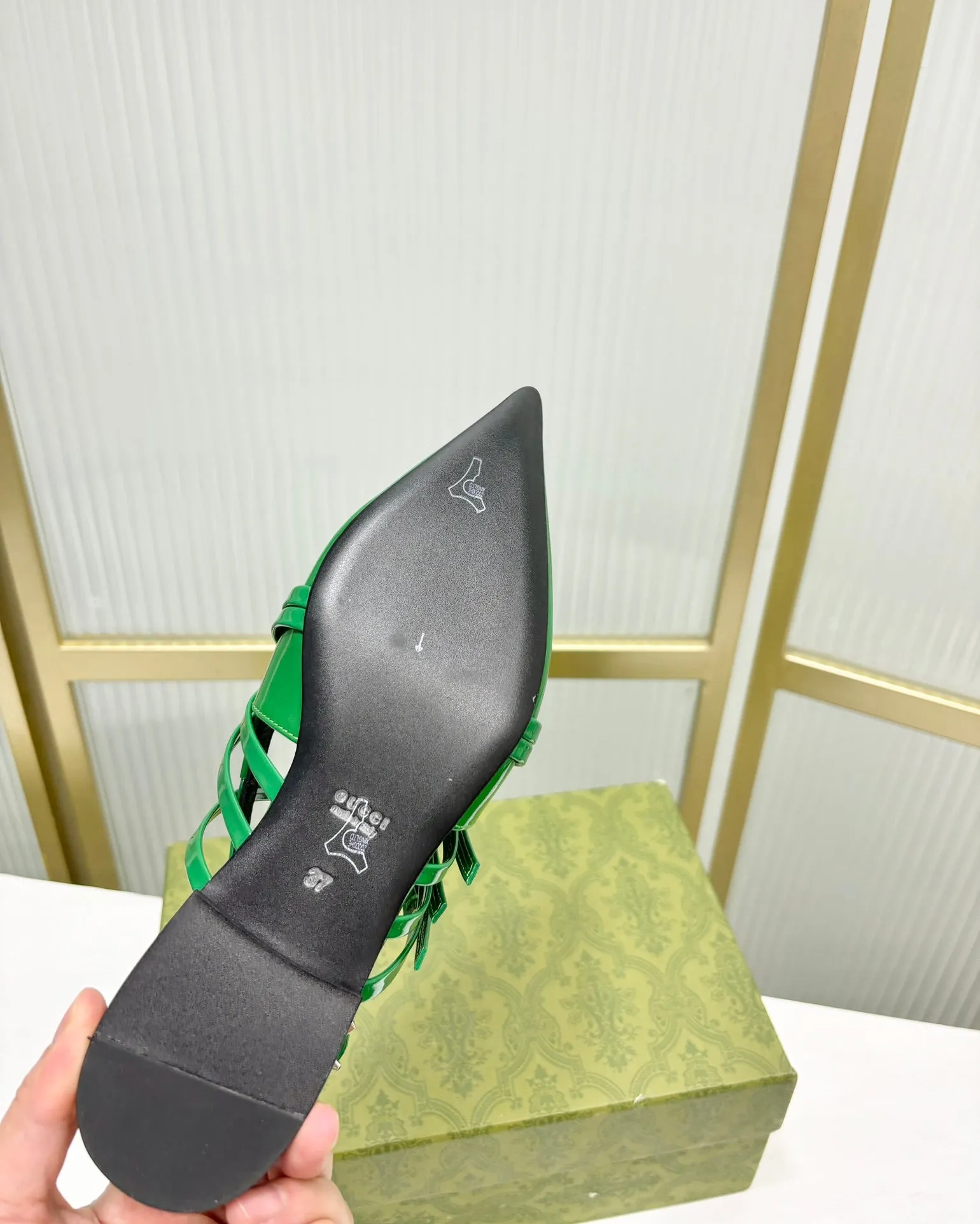 Secure transactions GLOSSY STRAPPY Cross-border shipping FLAT CALFSKIN GREEN SLINGBACK Gucci EMERALD IN