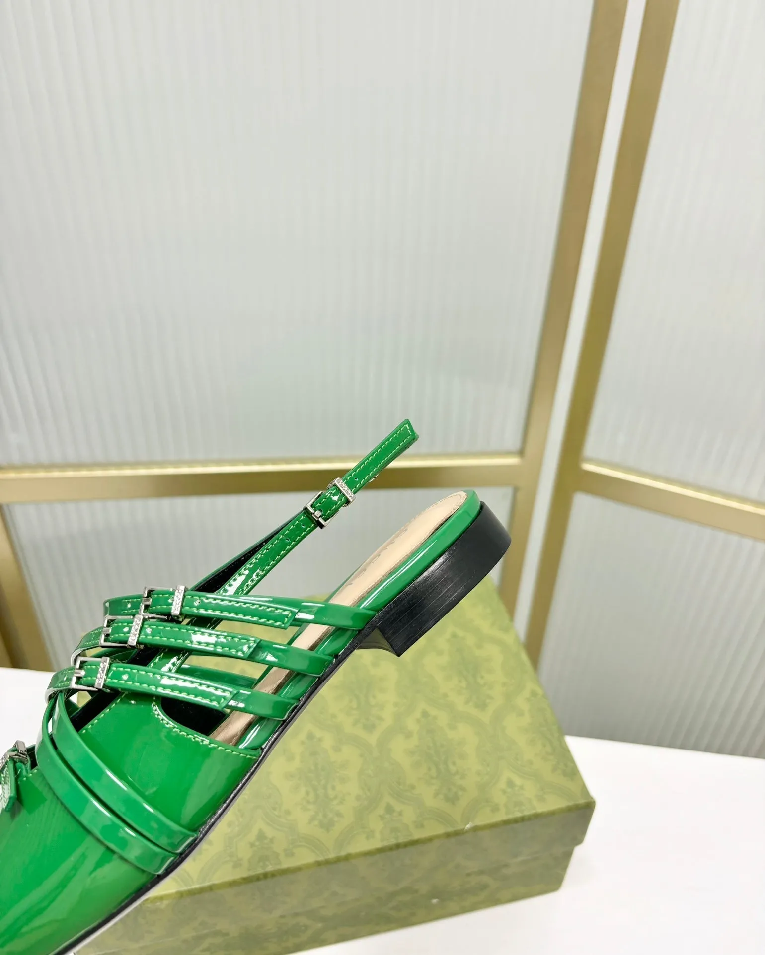 Secure transactions GLOSSY STRAPPY Cross-border shipping FLAT CALFSKIN GREEN SLINGBACK Gucci EMERALD IN