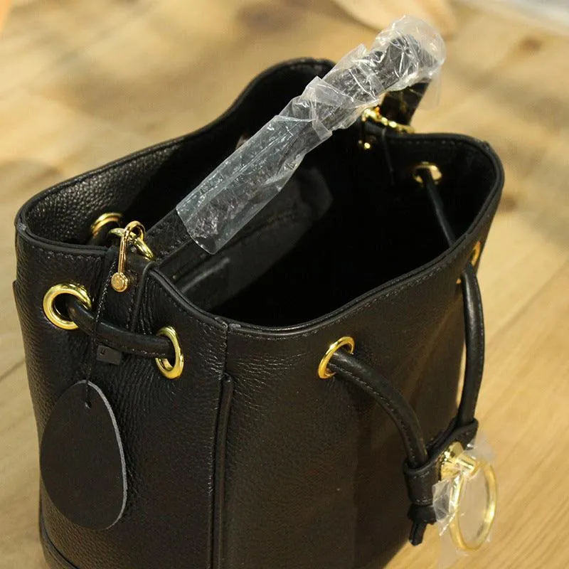 Simple drawstring shoulder bag