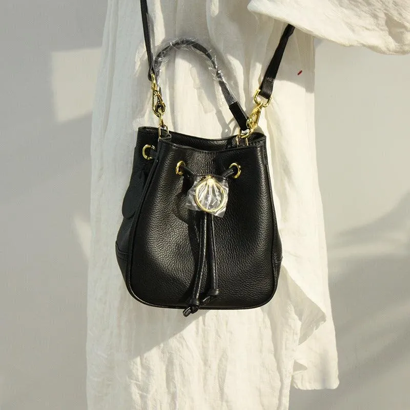 Simple drawstring shoulder bag