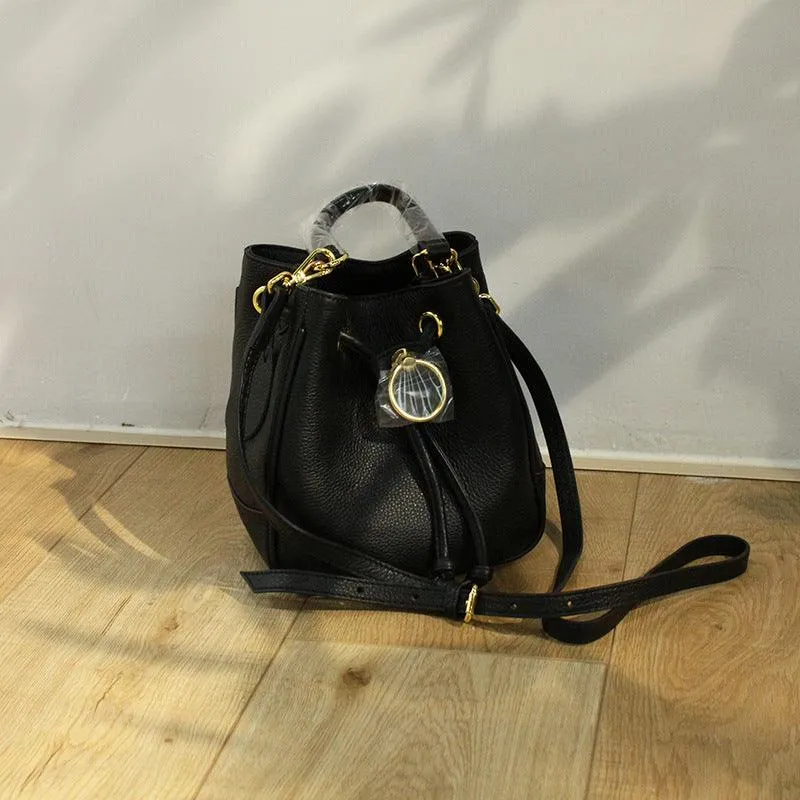 Simple drawstring shoulder bag